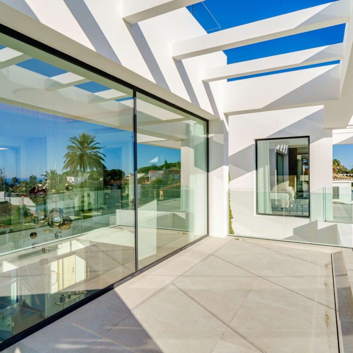 Nueva villa junto a la playa en Elviria, Marbella Este | Image 15