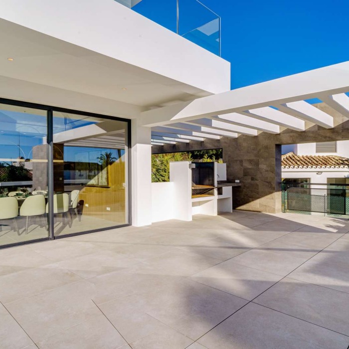 Nueva villa junto a la playa en Elviria, Marbella Este | Image 9