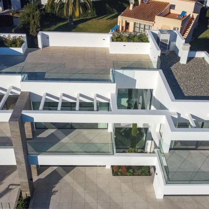 Nueva villa junto a la playa en Elviria, Marbella Este | Image 50