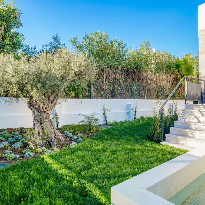 Nueva villa junto a la playa en Elviria, Marbella Este | Image 5