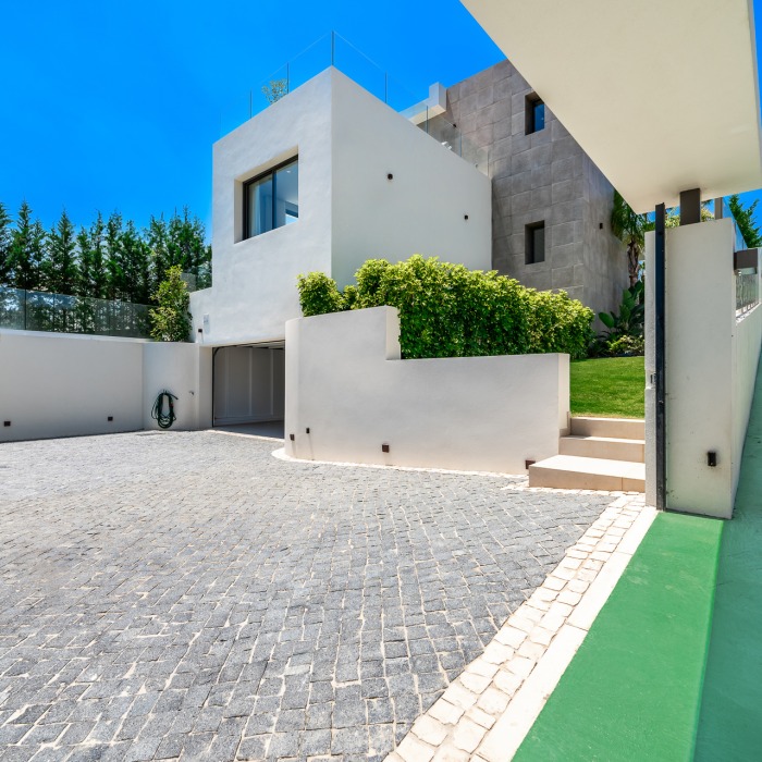 Modern Villa in La Cerquilla, Nueva Andalucia | Image 5