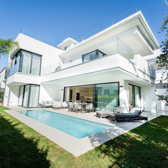 Villa junto a la playa en Rio Verde, Milla de Oro de Marbella | Image 5