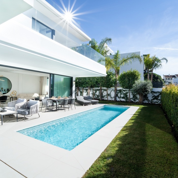 Villa junto a la playa en Rio Verde, Milla de Oro de Marbella | Image 6