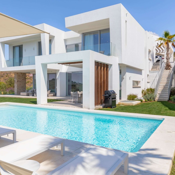 Villa for sale in Santa Clara, Marbella1
