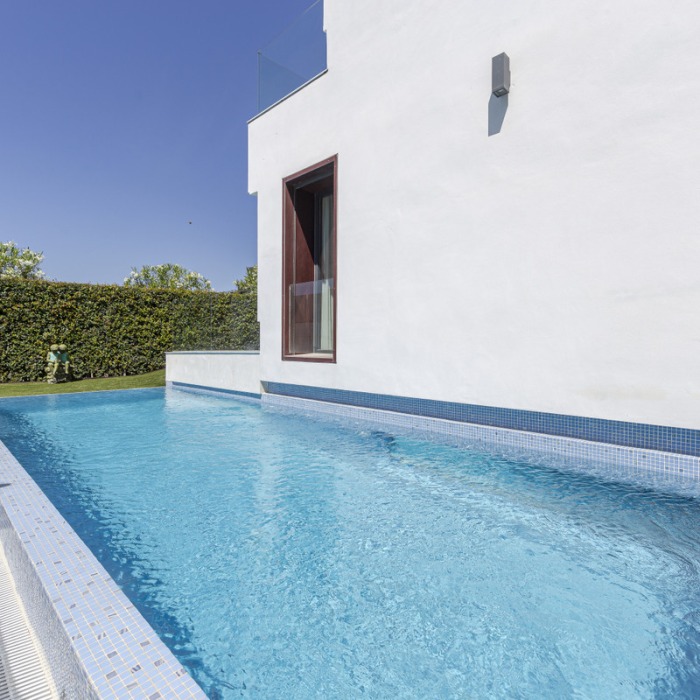 Nouvelle Villa proche de la mer à Rio Verde à Marbella | Image 4