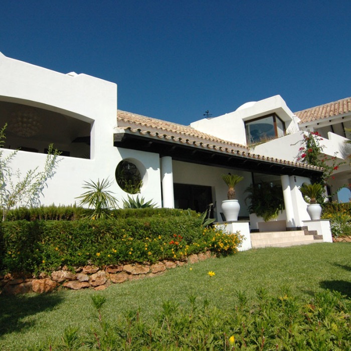 Incroyable Villa Andalouse avec vue mer à Los Monteros, Marbella Est | Image 9