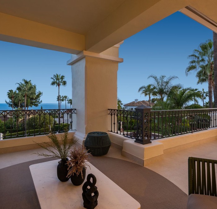Contemporary Apartment with Sea Views in Altos Reales, Marbella Golden Mile | Image 10