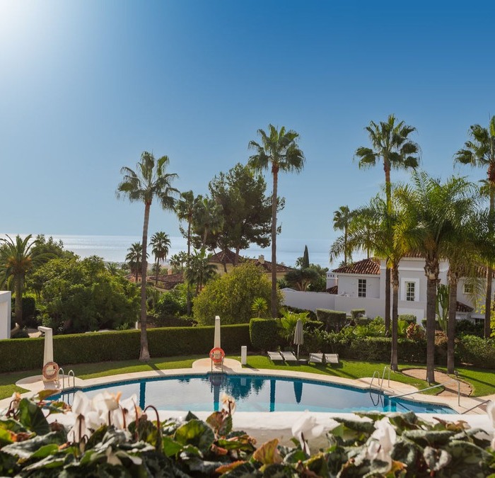 Contemporary Apartment with Sea Views in Altos Reales, Marbella Golden Mile | Image 15