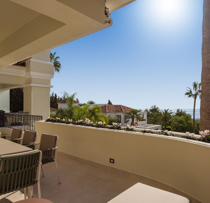 Contemporary Apartment with Sea Views in Altos Reales, Marbella Golden Mile | Image 16