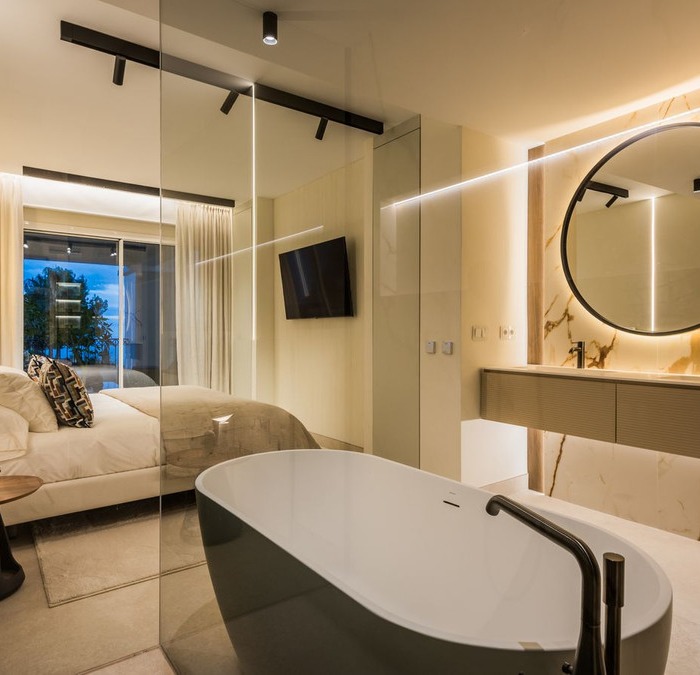Contemporary Apartment with Sea Views in Altos Reales, Marbella Golden Mile | Image 19