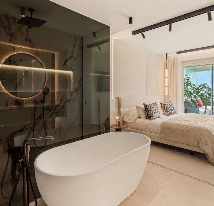 Contemporary Apartment with Sea Views in Altos Reales, Marbella Golden Mile | Image 20