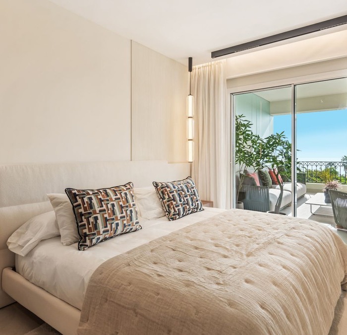 Contemporary Apartment with Sea Views in Altos Reales, Marbella Golden Mile | Image 23