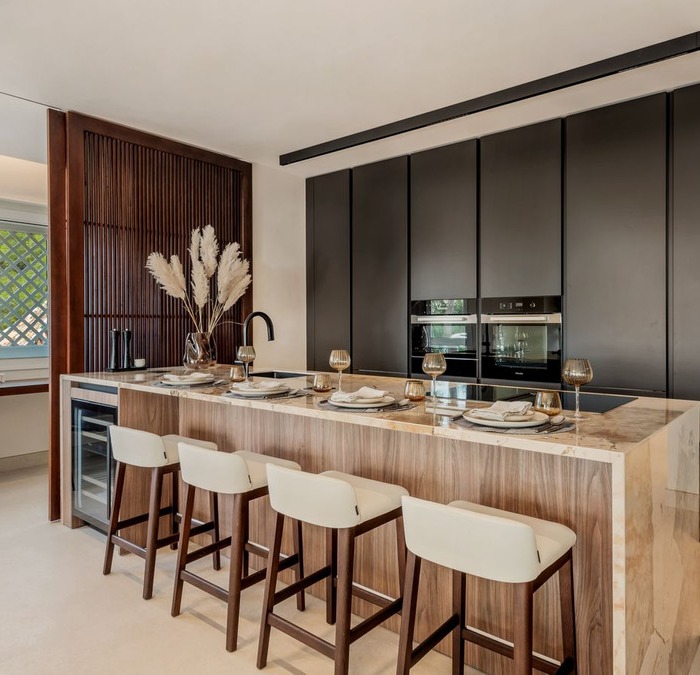 Contemporary Apartment with Sea Views in Altos Reales, Marbella Golden Mile | Image 25