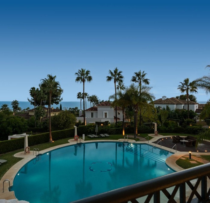 Contemporary Apartment with Sea Views in Altos Reales, Marbella Golden Mile | Image 28