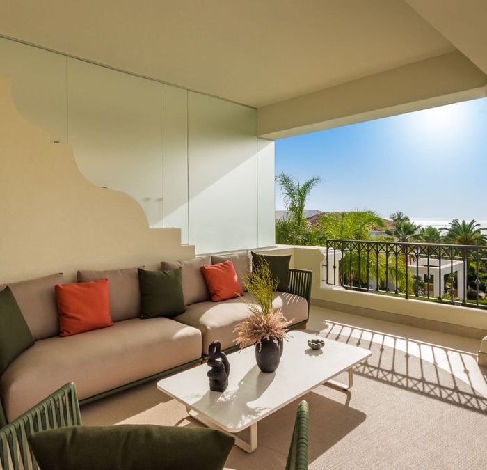 Contemporary Apartment with Sea Views in Altos Reales, Marbella Golden Mile | Image 3