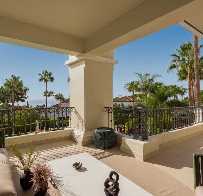 Contemporary Apartment with Sea Views in Altos Reales, Marbella Golden Mile | Image 29