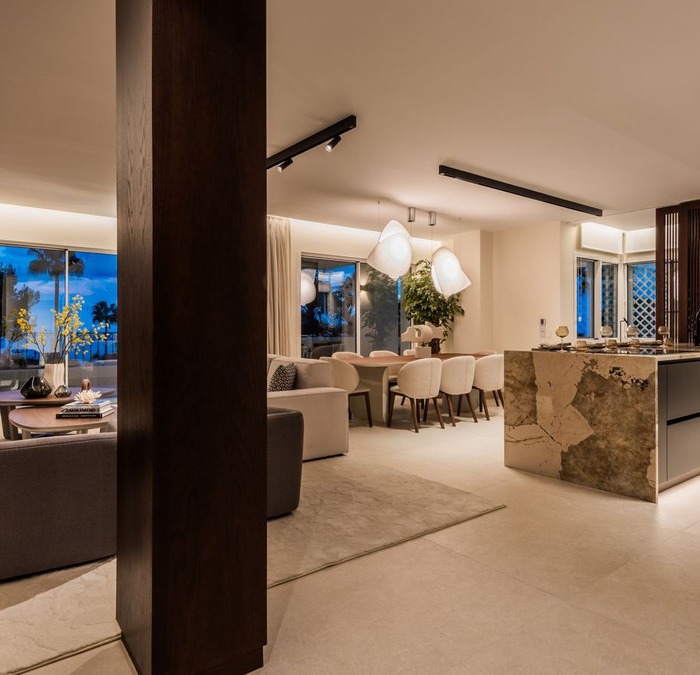 Contemporary Apartment with Sea Views in Altos Reales, Marbella Golden Mile | Image 8