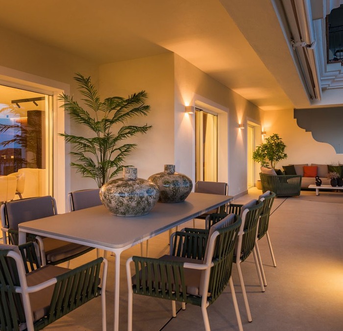 Contemporary Apartment with Sea Views in Altos Reales, Marbella Golden Mile | Image 9