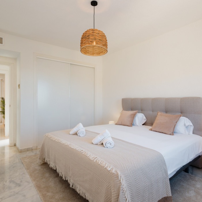 Modern Apartment with sea views in La Reserva de Marbella | Image 21