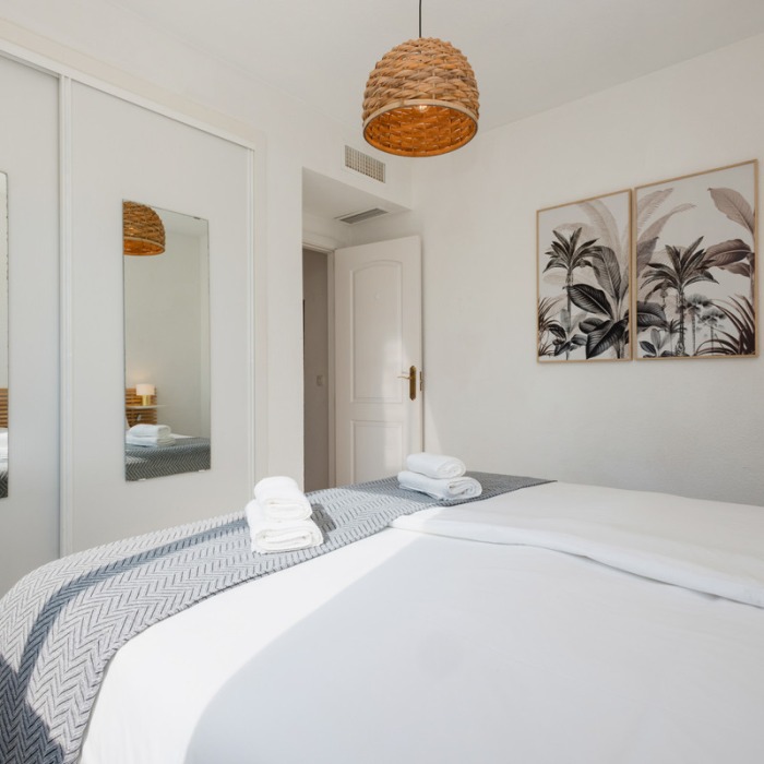 Modern Apartment with sea views in La Reserva de Marbella | Image 25