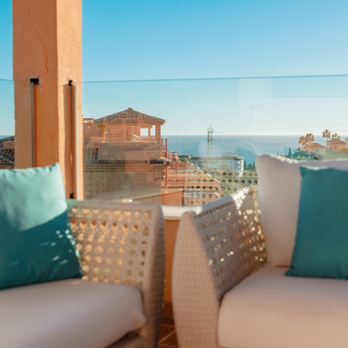 Modern Apartment with sea views in La Reserva de Marbella | Image 11