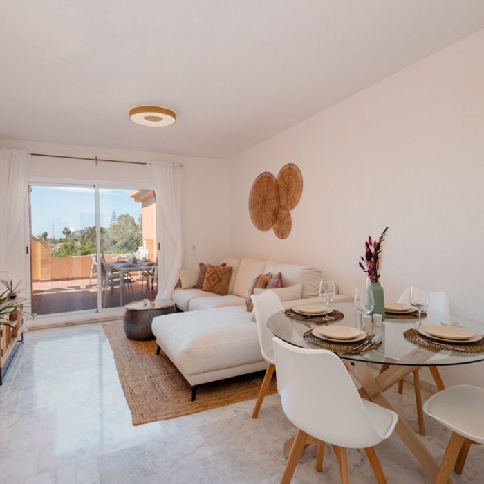 Apartamento moderno con vistas al mar en La Reserva de Marbella | Image 5