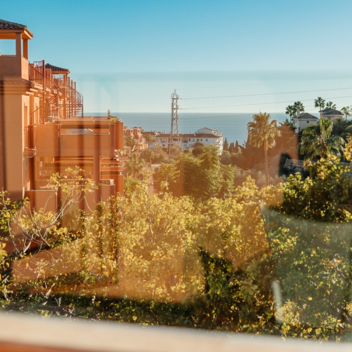 Apartamento moderno con vistas al mar en La Reserva de Marbella | Image 3