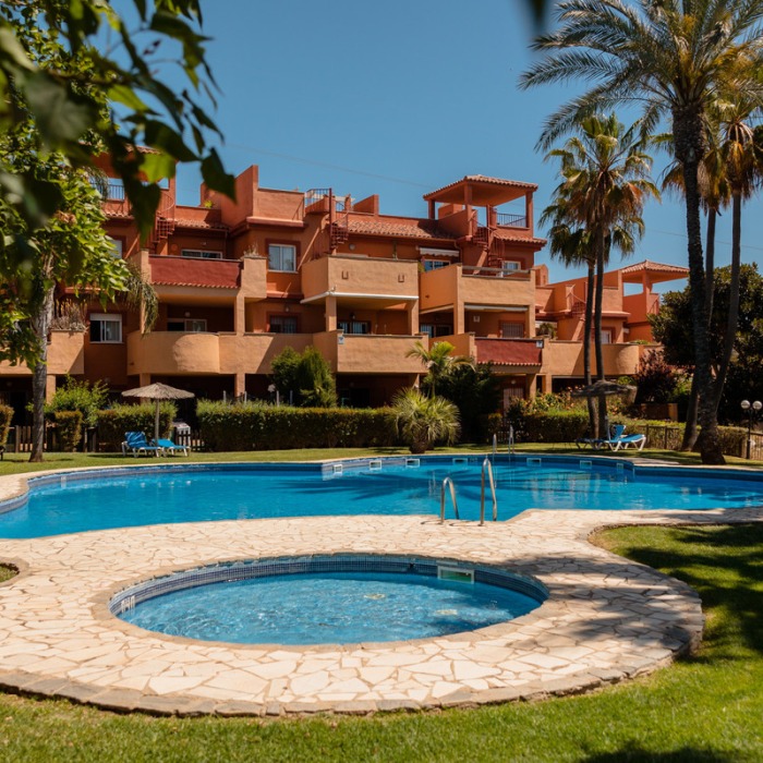 Modern Apartment with sea views in La Reserva de Marbella | Image 29