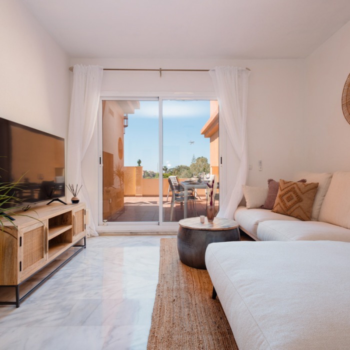 Modern Apartment with sea views in La Reserva de Marbella | Image 1