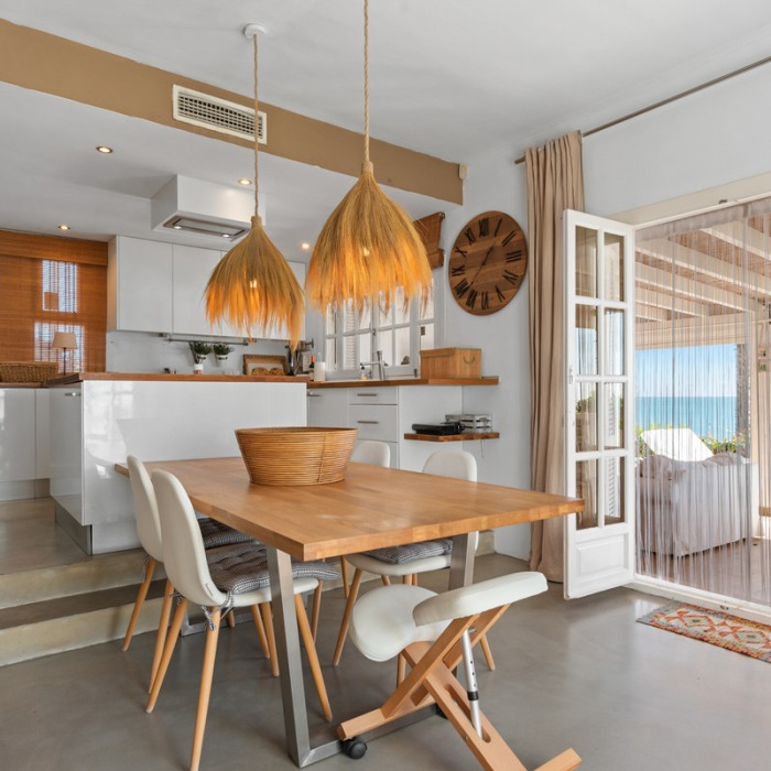 Moderna casa adosada en primera línea de playa en Estepona | Image 6