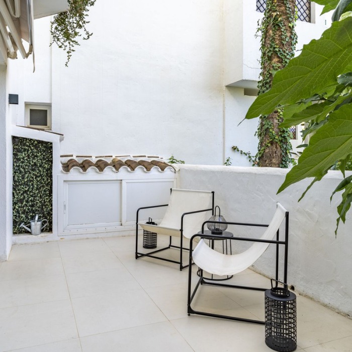 Apartamento moderno junto a la playa en venta en Marbella Este | Image 10