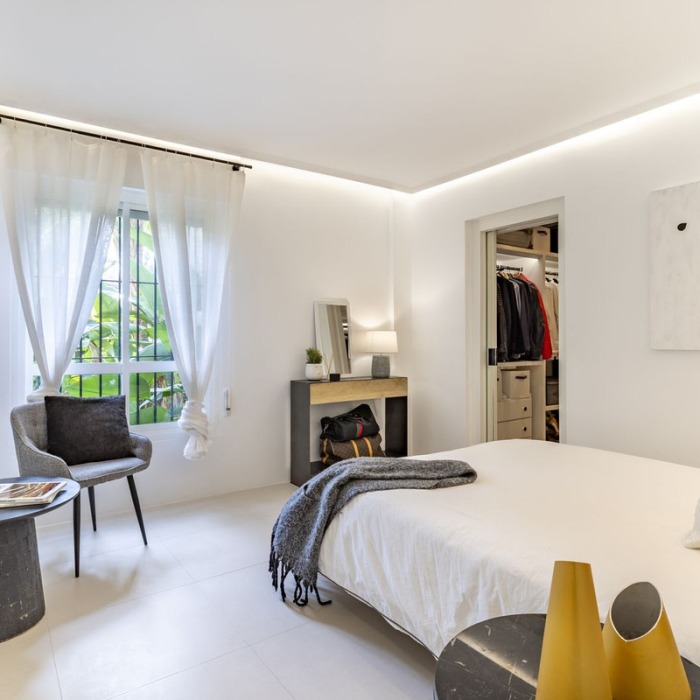 Apartamento moderno junto a la playa en venta en Marbella Este | Image 18