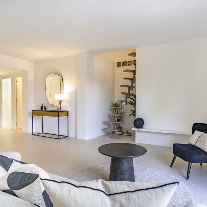 Apartamento moderno junto a la playa en venta en Marbella Este | Image 19