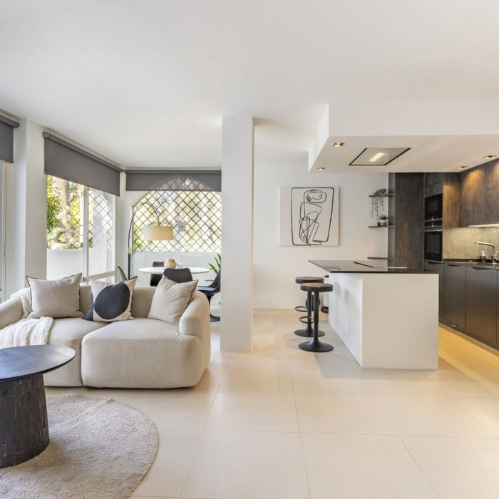 Apartamento moderno junto a la playa en venta en Marbella Este | Image 21