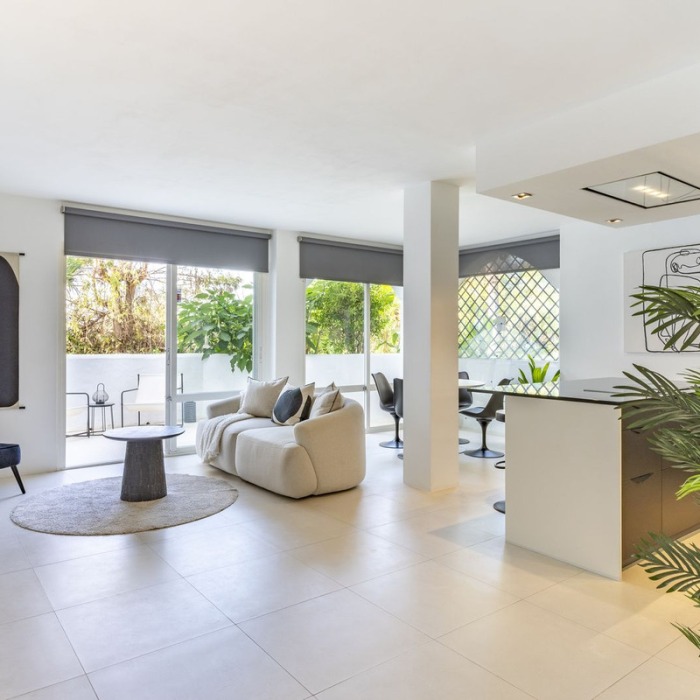 Apartamento moderno junto a la playa en venta en Marbella Este | Image 22