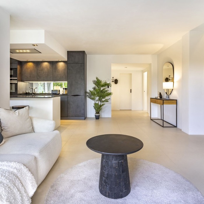 Apartamento moderno junto a la playa en venta en Marbella Este | Image 24