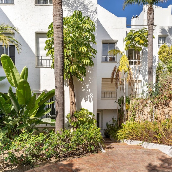 Apartamento moderno junto a la playa en venta en Marbella Este | Image 8