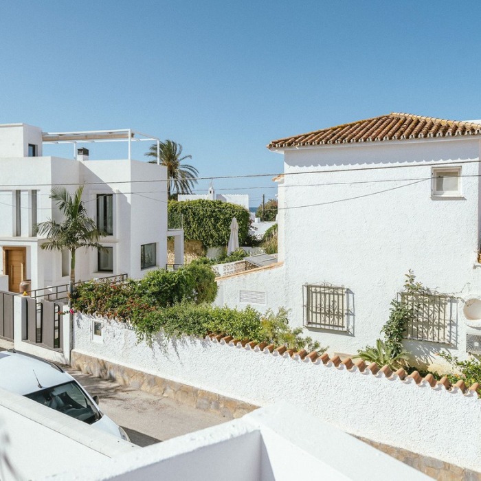 Acogedora Casa junto a la Playa en Costabella, Marbella Est | Image 32