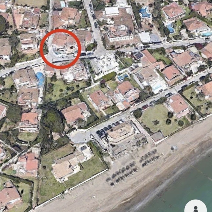 Acogedora Casa junto a la Playa en Costabella, Marbella Est | Image 5