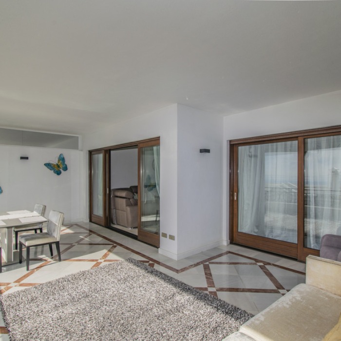 Lujoso Apartamento en Primera Línea de Playa en Estepona | Image 19