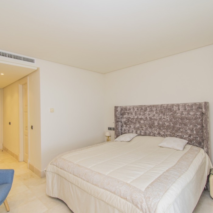 Lujoso Apartamento en Primera Línea de Playa en Estepona | Image 22