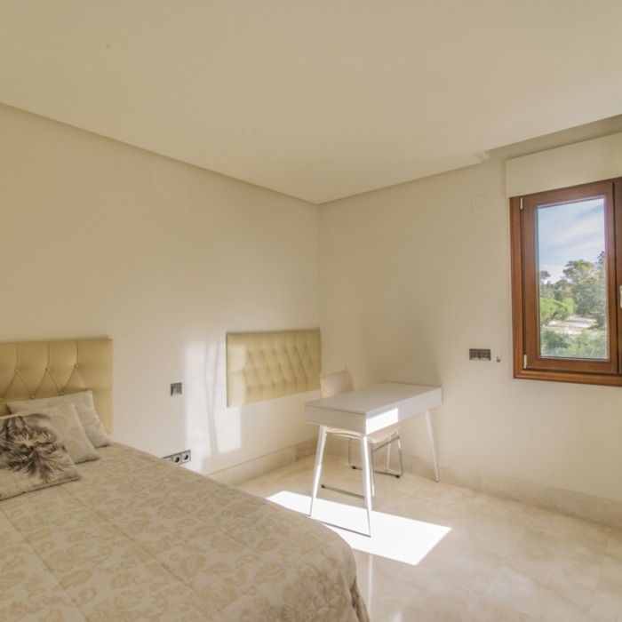 Lujoso Apartamento en Primera Línea de Playa en Estepona | Image 15