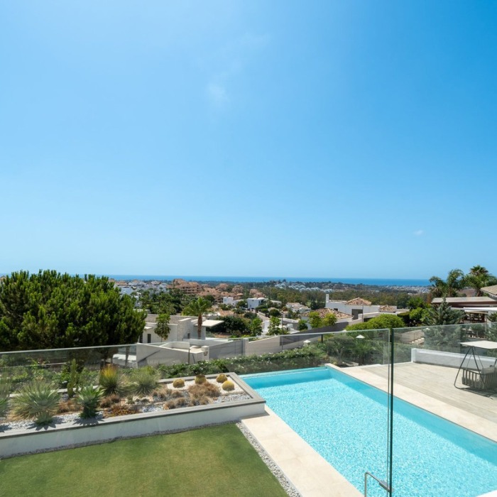 Modern Sea View Villa in La Alqueria in Benahavis | Image 30