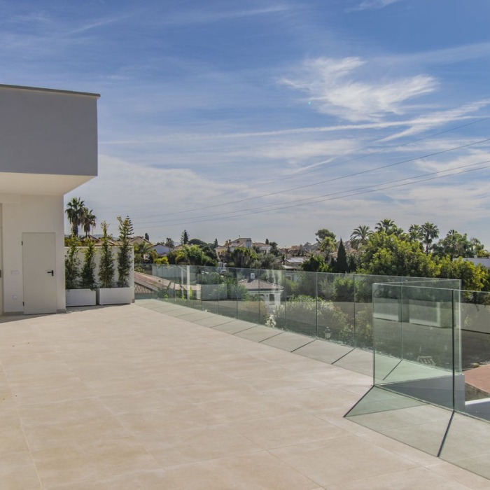 Contemporary Villa with Sea view in the Center of Marbella | Image 22