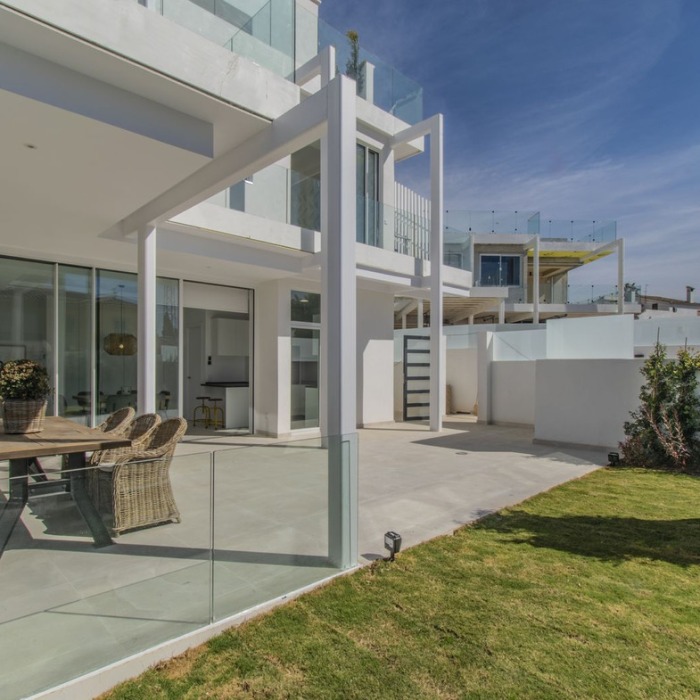 Contemporary Villa with Sea view in the Center of Marbella | Image 9