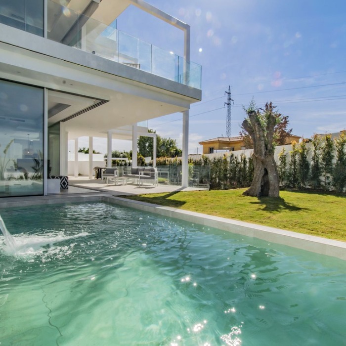 Contemporary Villa with Sea view in the Center of Marbella | Image 2