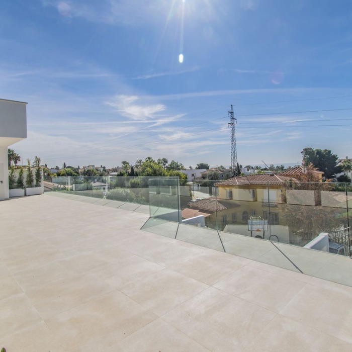 Contemporary Villa with Sea view in the Center of Marbella | Image 32