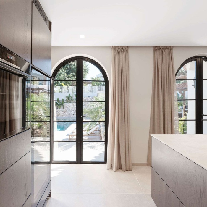 Tastefully Renovated Modern villa in Nueva Andalucia, Marbella | Image 17