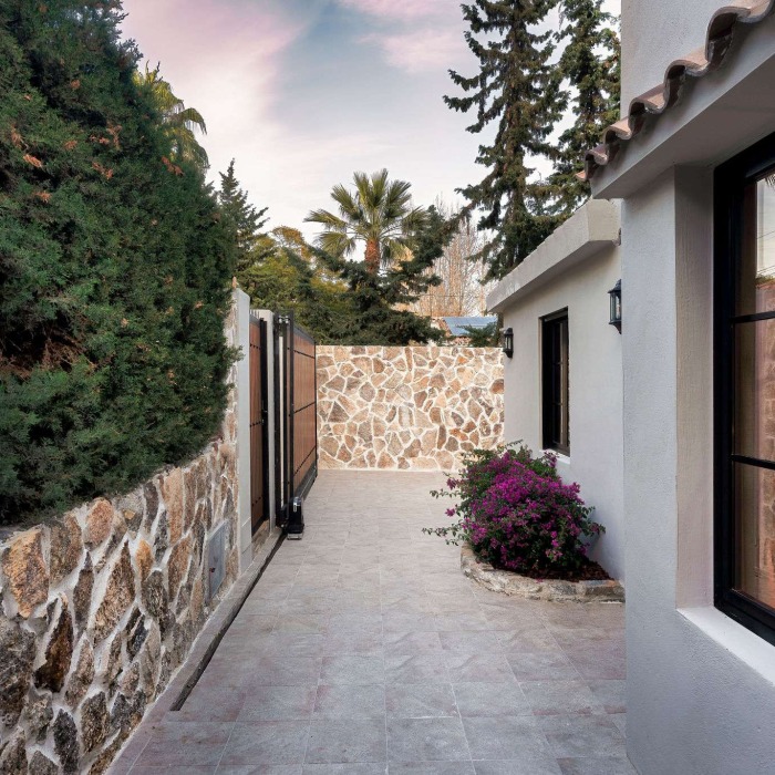 Tastefully Renovated Modern villa in Nueva Andalucia, Marbella | Image 54