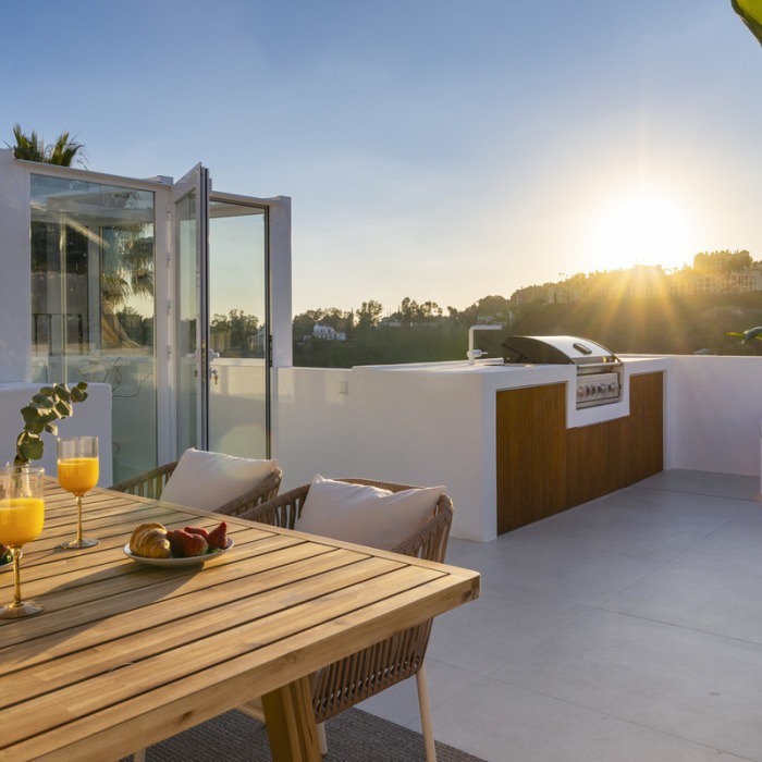Bohemian and Modern Penthouse with Sea View at La Quinta, Benahavis | Image 35